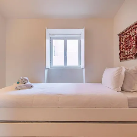 Lovelystay - With Castle View Апартаменты Лиссабон