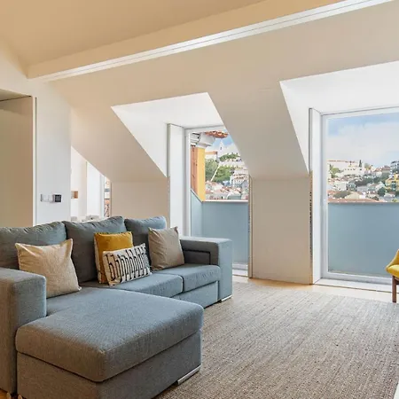 Lovelystay - With Castle View