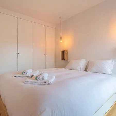 Lovelystay - With Castle View