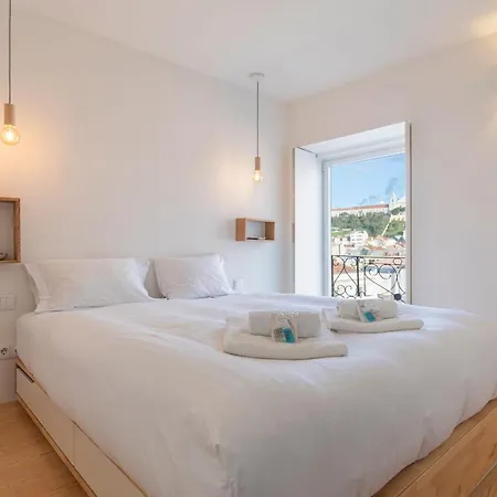 Apartamento Lovelystay - With Castle View