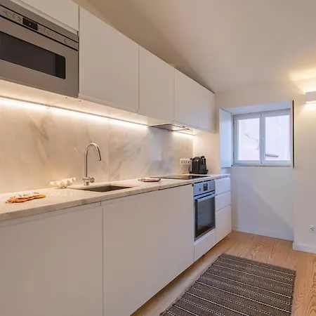 Lovelystay - With Castle View